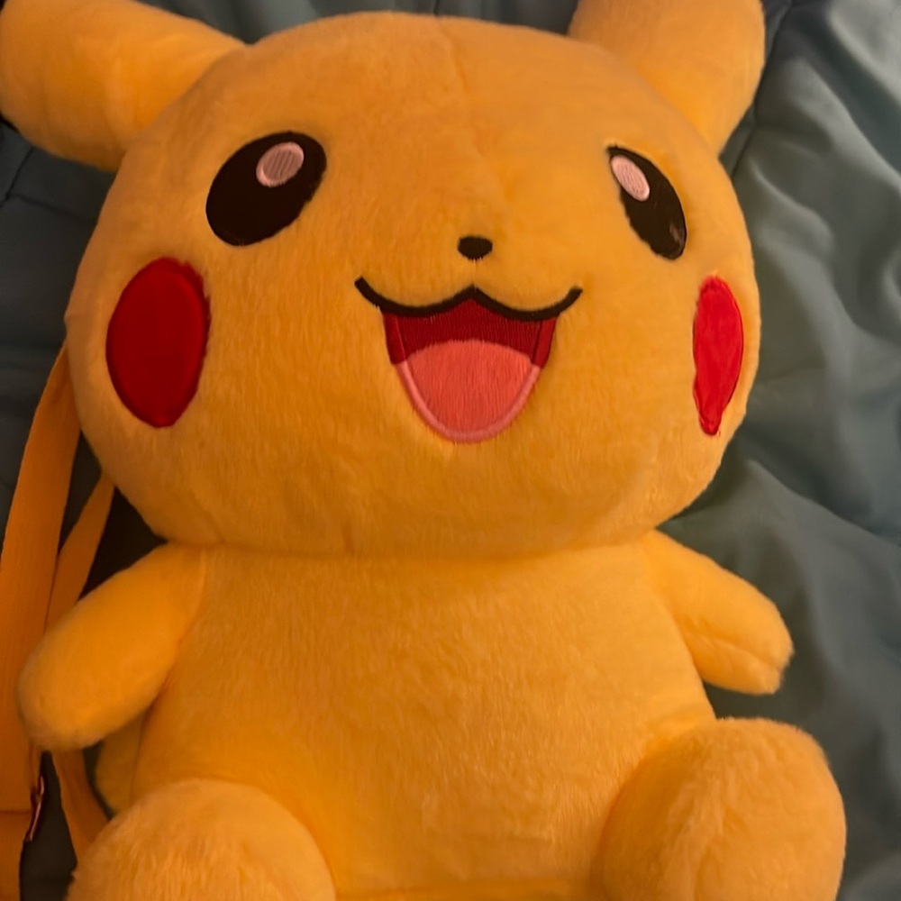 Pickachu backpack plush